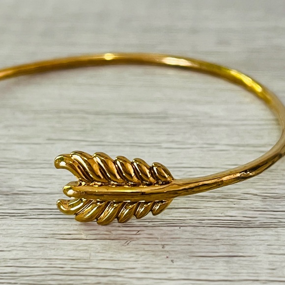 Stella & Dot Gilded Arrow Bangle in Gold - Picture 2 of 5